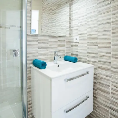 Les Du Triangle - D'hotes Frühstückspension Nîmes