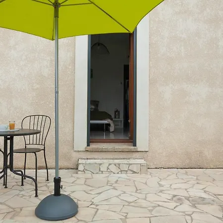 Couette-café Les Du Triangle - D'hôtes Nîmes
