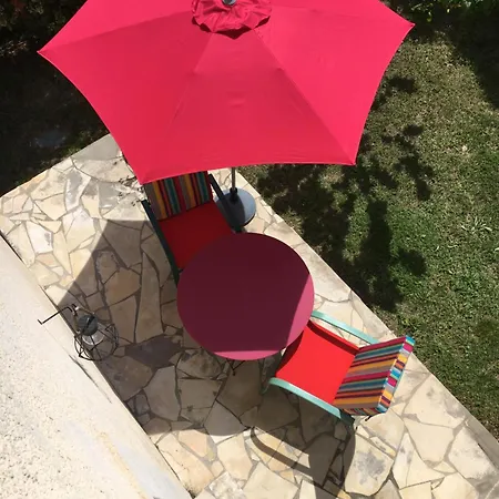 Les Du Triangle - D'hôtes Alojamento de Acomodação e Pequeno-almoço Nîmes